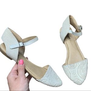 Lucky Brand Croche Abbee Pointed Toe Ankle Strap Flats Sandals sz 6 1/2